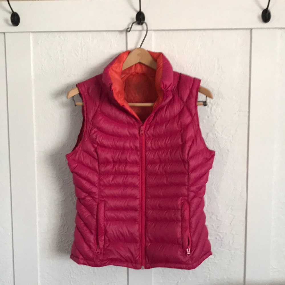 Bernardo pink vest/down wit  the feathers